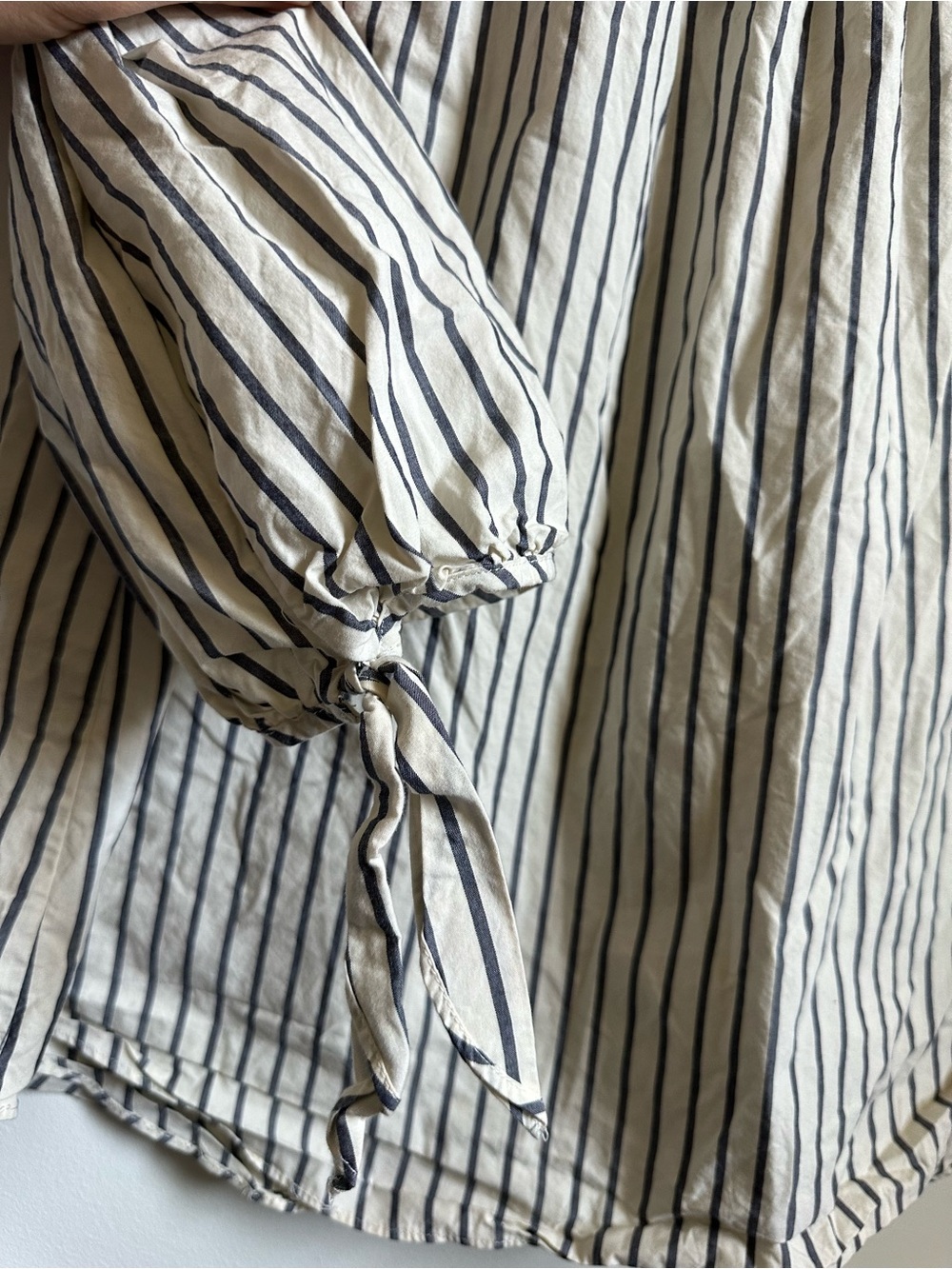 Kensie Off Shoulder Striped Blouse White Blue Tie Sleeve Women’s L 100% cotton - Picture 4 of 9